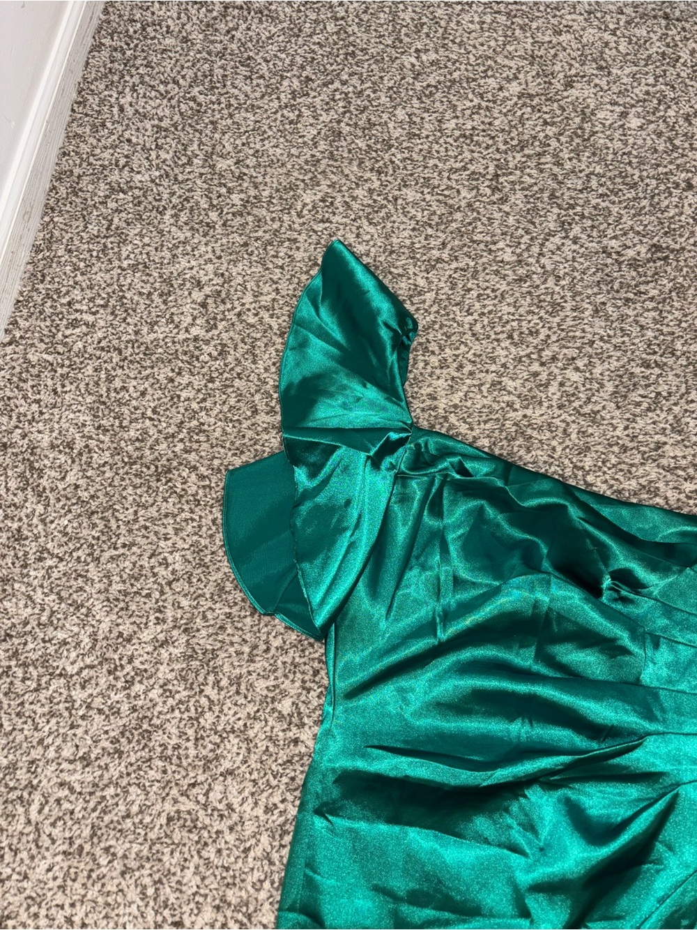 David’s Bridal Emerald Green One Shoulder Ruched Bodice Dress Woman’s Size 8/10 - Picture 2 of 6